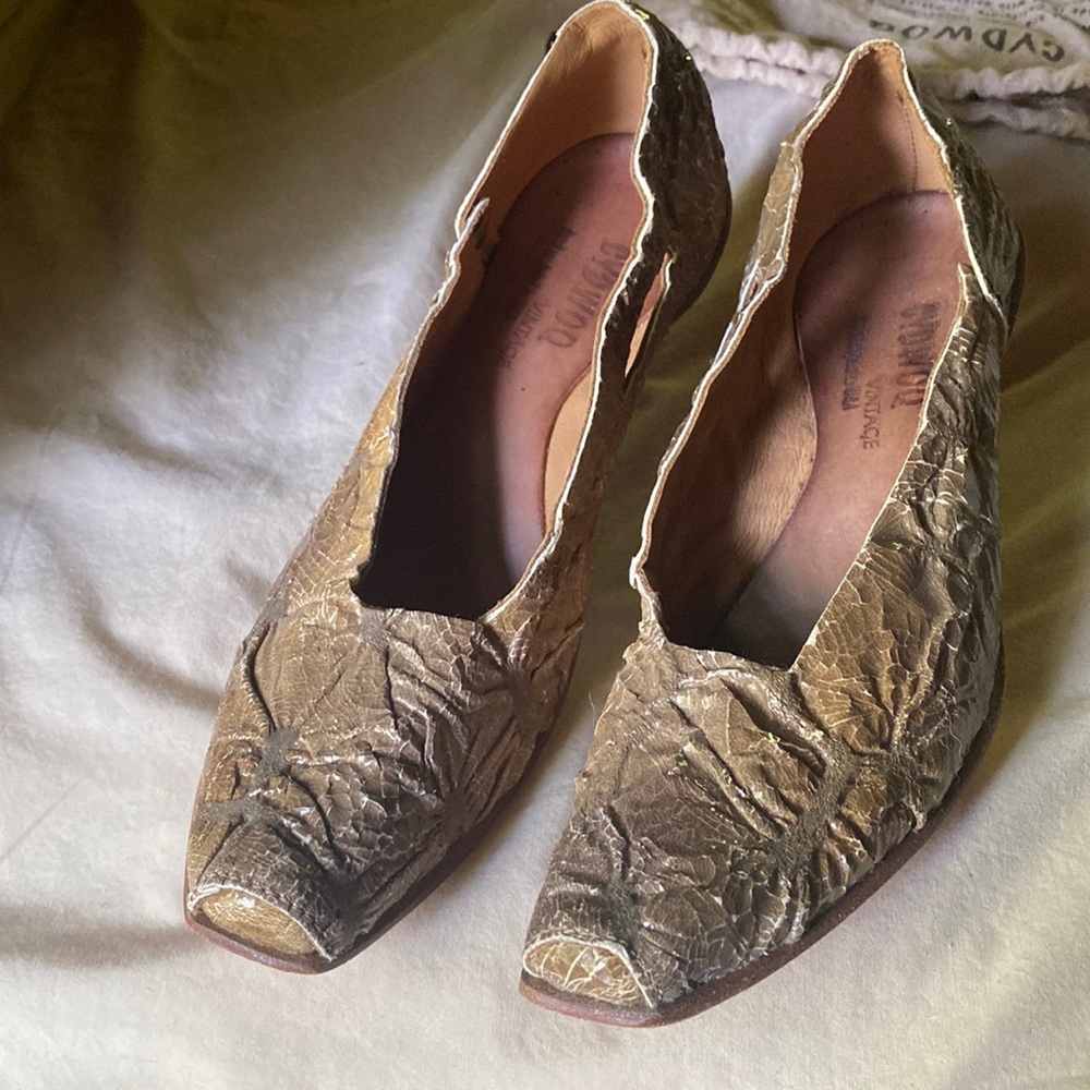 Cydwok kitten heels